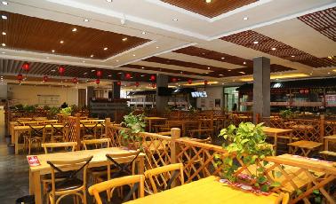 科大飯?zhí)煤吐迓毑蛷d分別榮獲河南省標(biāo)準(zhǔn)化學(xué)生食堂榮譽(yù)稱號(hào)