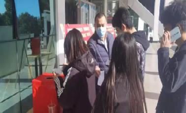 嘉園三樓餐廳正在參加“十佳服務(wù)窗口”評選活動(dòng)，快為你更喜歡的窗口投票吧！